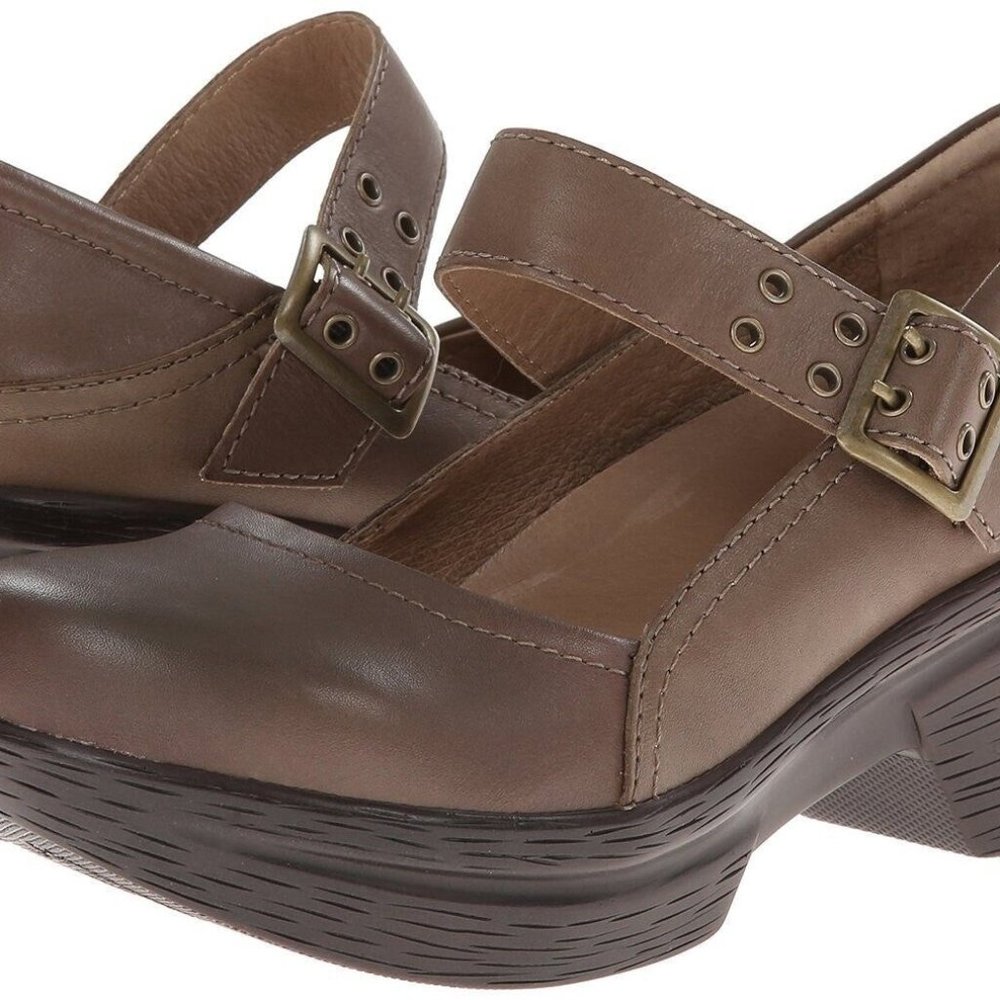 Sanita Nyla Women’s Comfort Mary Jane Clog Shoe Tan Buckle Size 40 US 9.5